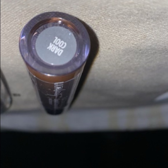 Makeup - Picture 4 of 4